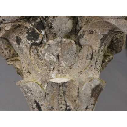 Paire de chapiteaux corinthiens en pierre blanche calcaire sculptée, époque XIX ème – Image 7