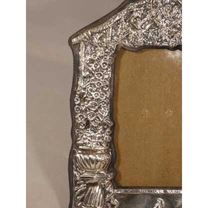 Broche Ancienne Porte-photo Cadre Fleurs En Métal Repoussé Argenté - Début 1900