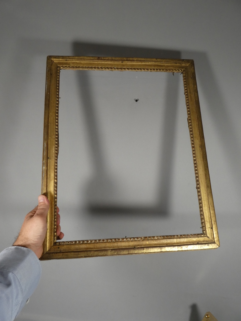 Cadre rectangulaire Louis XVI en bois sculpté doré, époque XVIII ème – Image 7