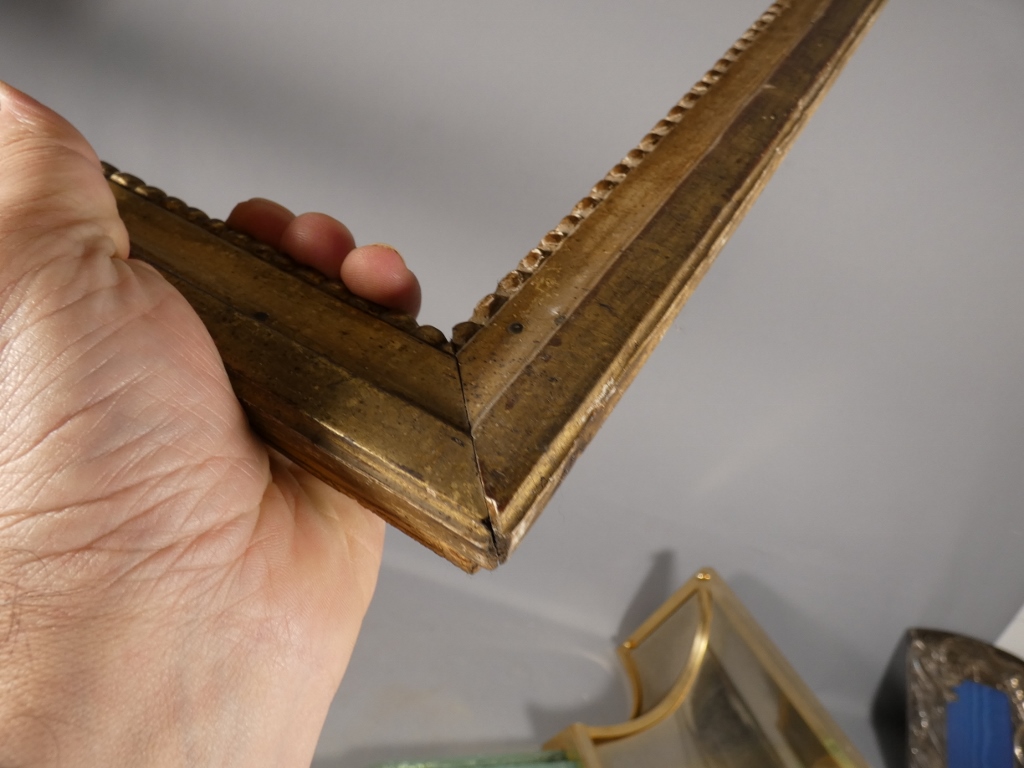 Cadre rectangulaire Louis XVI en bois sculpté doré, époque XVIII ème – Image 10