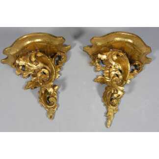 Paire de petites consoles d'appliques en bois sculpté doré, Italie vers 1960
