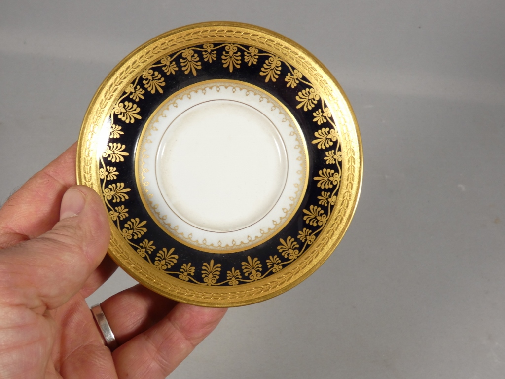 Haviland, tasse de collection en bleu de four et incrustation d'or porcelaine de Limoges – Image 5