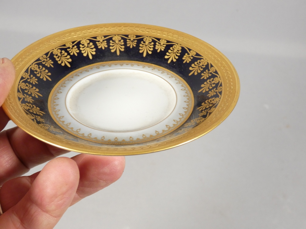 Haviland, tasse de collection en bleu de four et incrustation d'or porcelaine de Limoges – Image 4