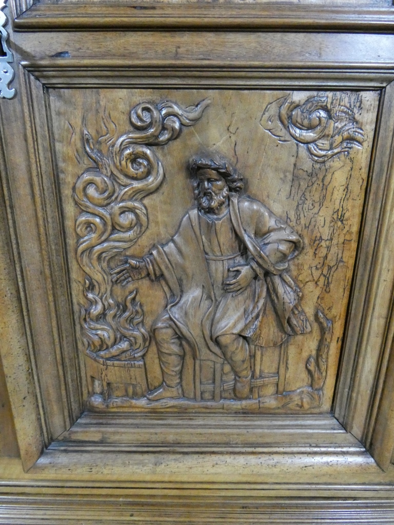 Les 4 saisons, armoire Louis XIV en noyer sculpté, corniche à débordement, époque début XVIII è – Image 5