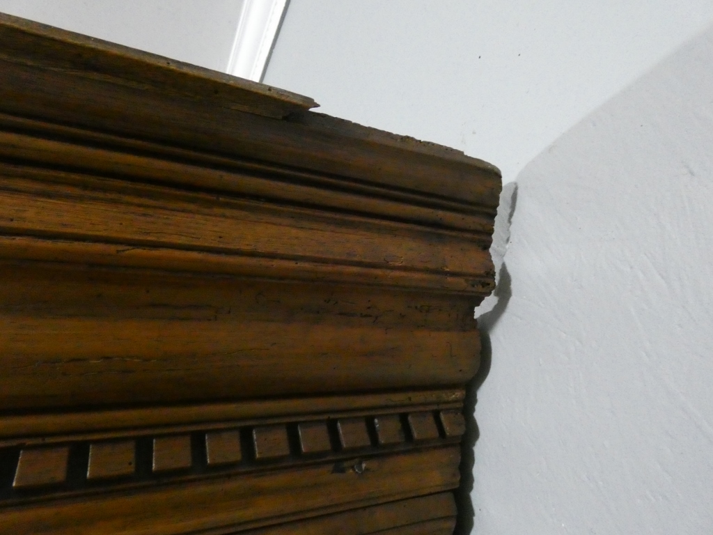 Les 4 saisons, armoire Louis XIV en noyer sculpté, corniche à débordement, époque début XVIII è – Image 21