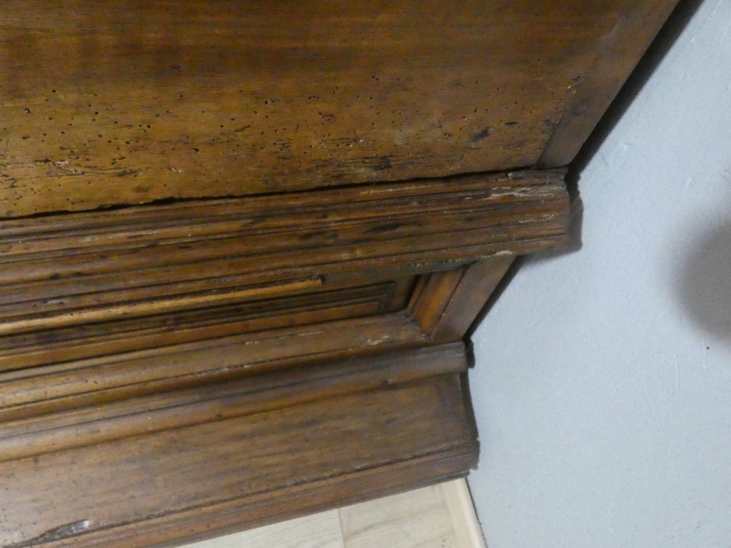 Les 4 saisons, armoire Louis XIV en noyer sculpté, corniche à débordement, époque début XVIII è – Image 20