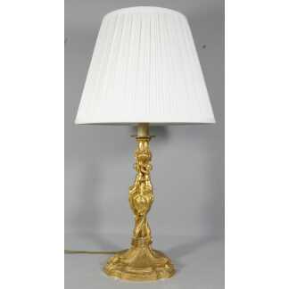 D'après Meissonnier, lampe en bronze doré aux putti, symboles maçonniques, époque fin XIX ème