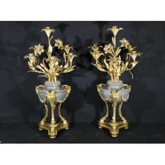 Paire De Cassolettes Vases Fleuris Montés En Candélabres Aux Lys Et Béliers, époque XIX ème