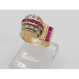 Bague Tank asymétrique diamant et rubis sur or jaune, époque 1940
