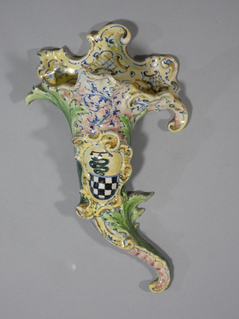 Paire de vases bouquetière cornet en faïence, Italie, fin XIX ème – Image 17