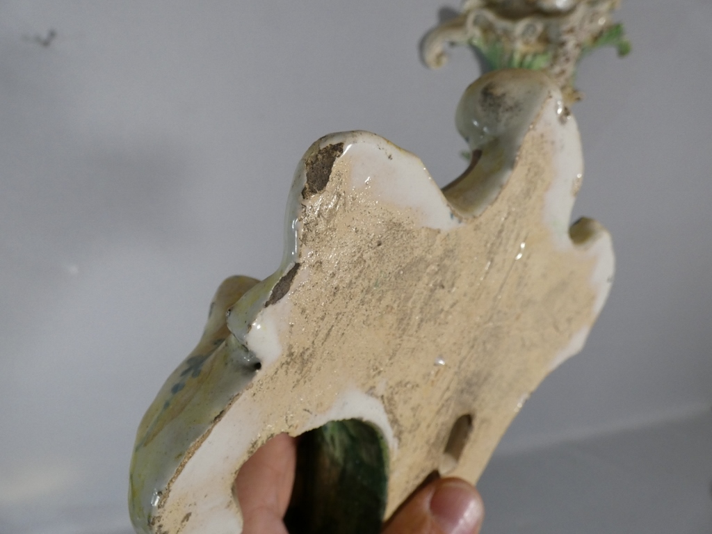 Paire de vases bouquetière cornet en faïence, Italie, fin XIX ème – Image 10