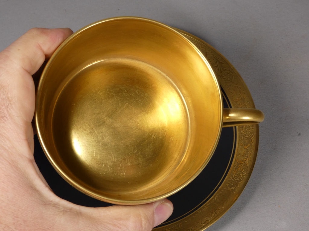 Tasse de collection, déjeuner en porcelaine incrustation d'or et bleu de four Limoges vers 1960 – Image 7