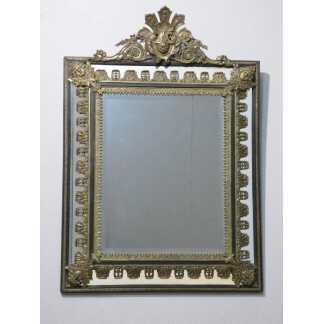 Miroir à parcloses Napoléon III aux rares ornements en bronze de style Régence, XIX ème