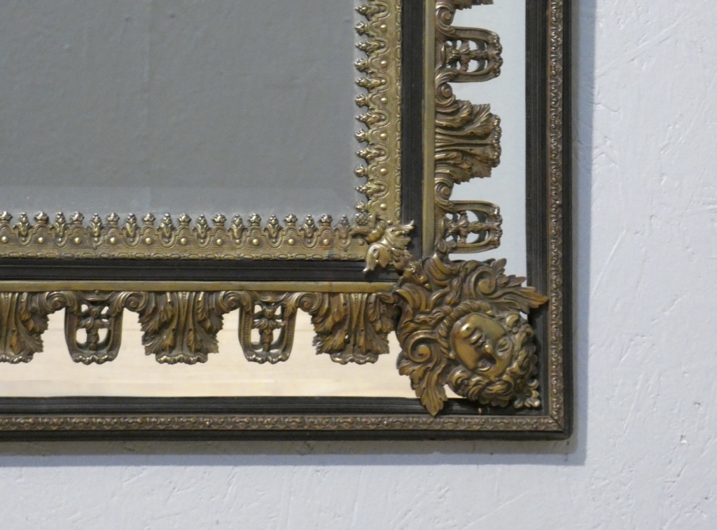 Miroir à parcloses Napoléon III aux rares ornements en bronze de style Régence, XIX ème – Image 13