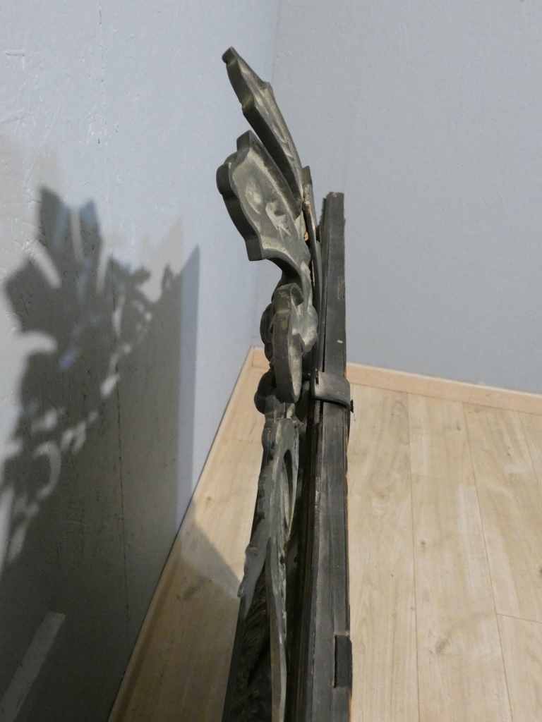 Miroir à parcloses Napoléon III aux rares ornements en bronze de style Régence, XIX ème – Image 18