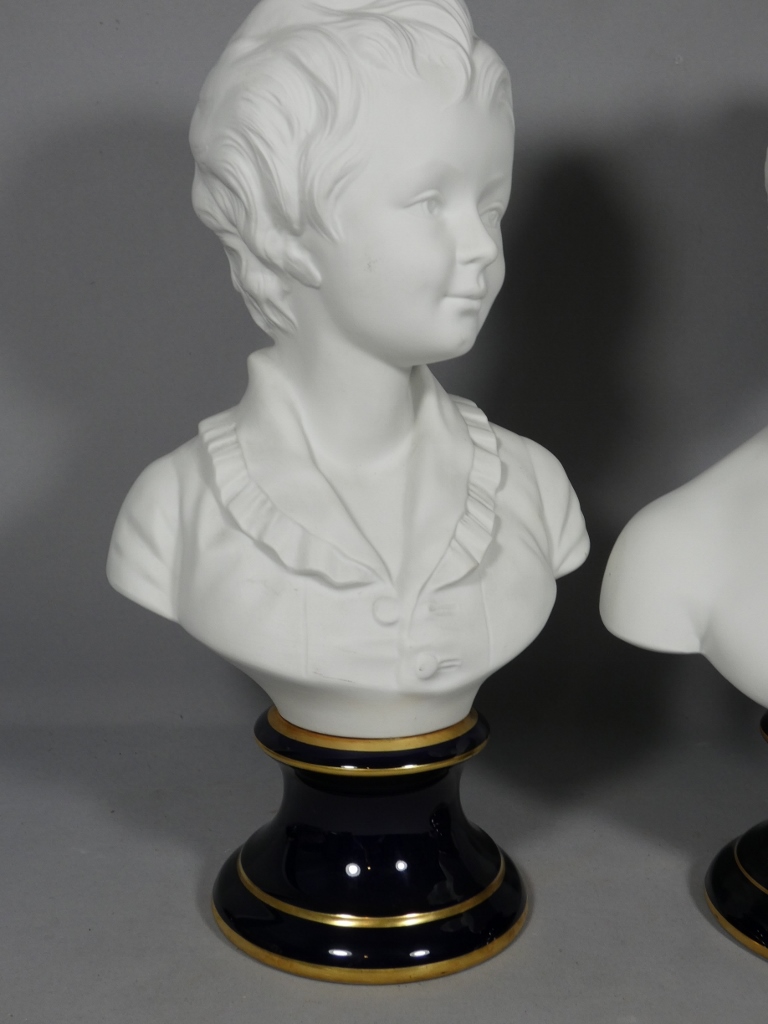 Paire de bustes "les enfants Brongniart" d'après Houdon, biscuit porcelaine Limoges Tharaud – Image 6