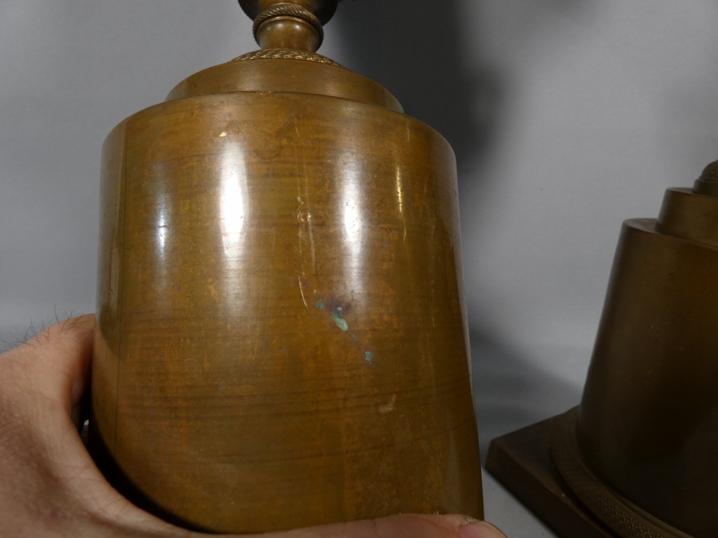 Paire de vases cassolettes d'époque Empire en bronze patiné, farandole de bacchantes, XIX ème – Image 7