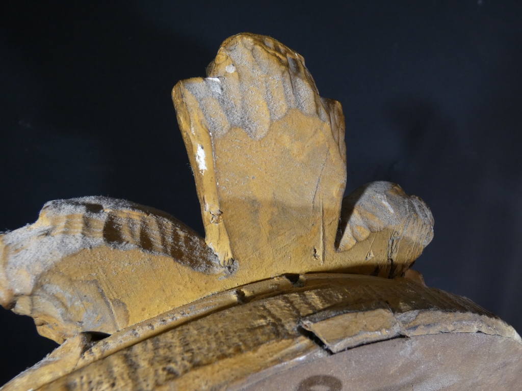 Cadre en bois sculpté et doré d'époque Louis XIV pour miroir ou crucifix, début XVIII ème – Image 6