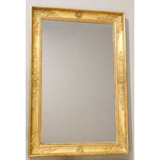 Miroir d'époque Empire en bois et stuc doré à la feuille glace au mercure, début XIX ème
