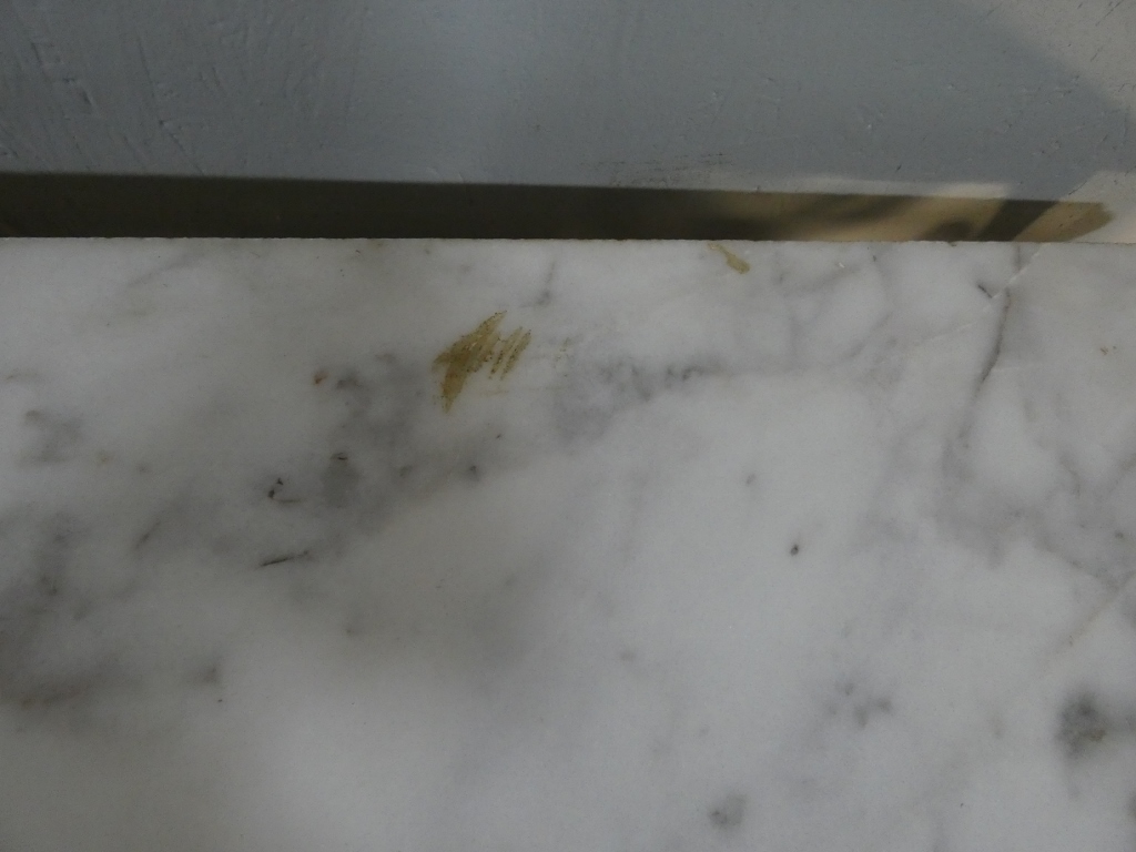 Console en fer forgé, tôle et marbre de style Louis XV, époque milieu XX ème – Image 19