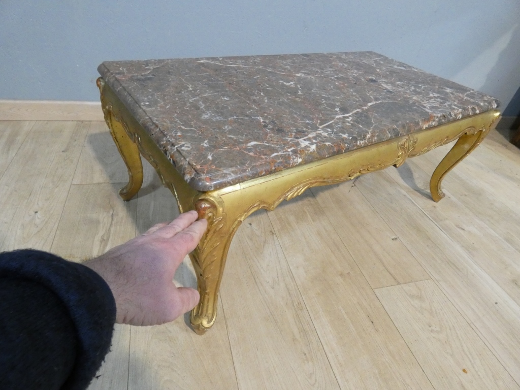 Table basse en bois doré et marbre de style Louis XV, époque 1960 – Image 10