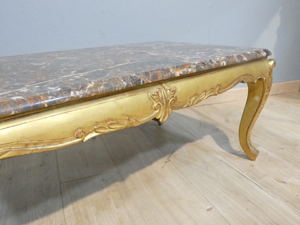Table basse en bois doré et marbre de style Louis XV, époque 1960 – Image 6