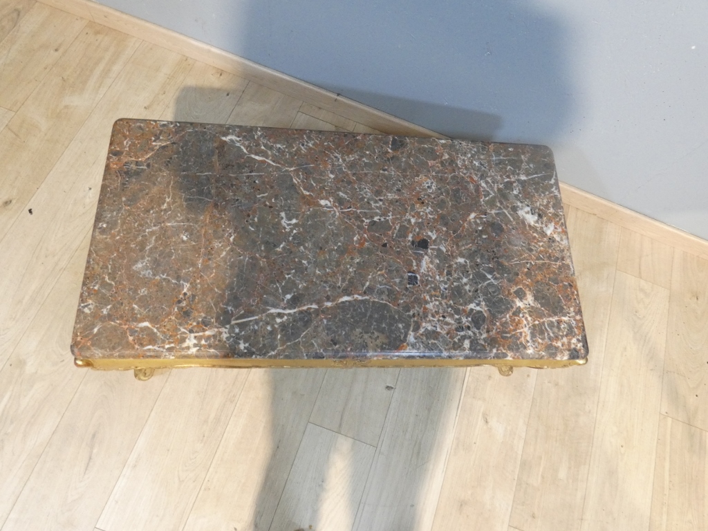 Table basse en bois doré et marbre de style Louis XV, époque 1960 – Image 8