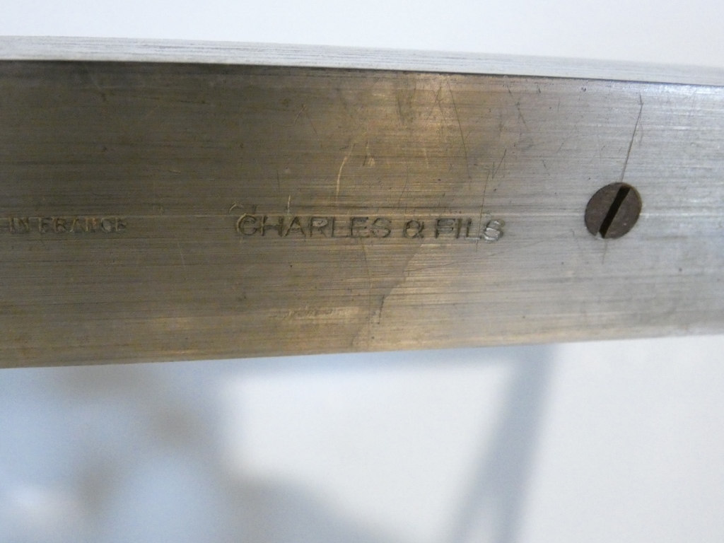 Signée Maison Charles et Fils, table basse en bronze argenté et marbre noir, époque 1960 – Image 2