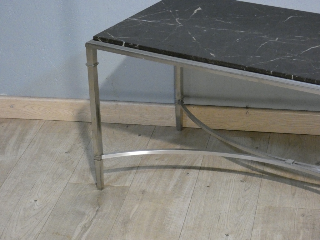 Signée Maison Charles et Fils, table basse en bronze argenté et marbre noir, époque 1960 – Image 6