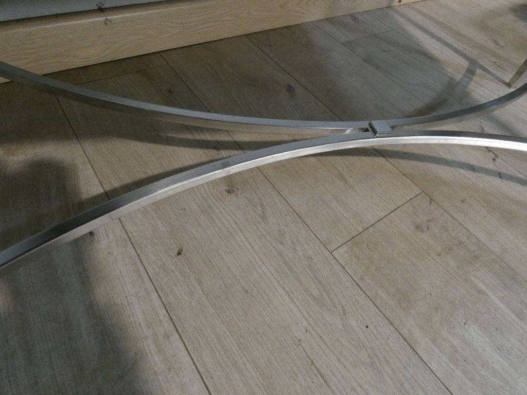 Signée Maison Charles et Fils, table basse en bronze argenté et marbre noir, époque 1960 – Image 11