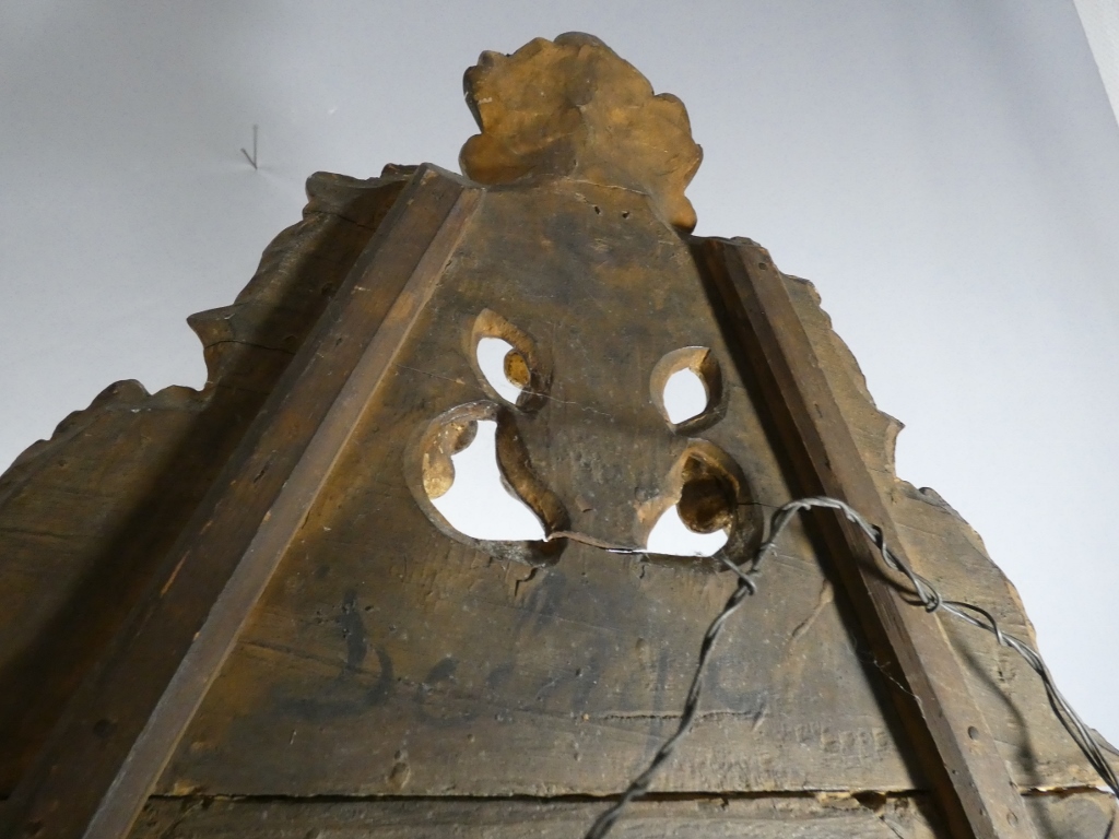 Miroir à fronton Louis XIV en bois sculpté et doré, époque XVIII ème siècle – Image 14