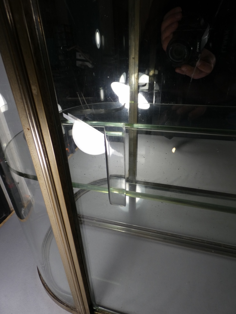 Brot, vitrine de magasin à poser en laiton et verre, partie arrondie, époque début XX ème – Image 11