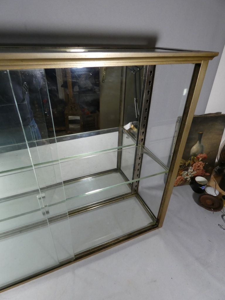 Brot, vitrine de magasin à poser en laiton et verre, partie arrondie, époque début XX ème – Image 6