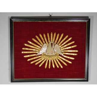 Broderie religieuse au pélican monté en cadre, époque XIX ème