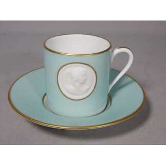 Tasse collection en porcelaine de Limoges, profil à l'antique en biscuit, Manufacture Raynaud