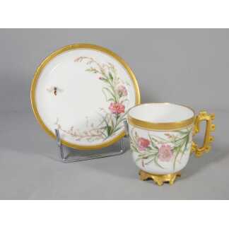 Tasse de collection en porcelaine de Limoges peinte à la main de fleurs d'oeillets, epoque XIX