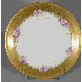 Assiette de collection en porcelaine de Limoges, décor peint à la main oeillets incrustation