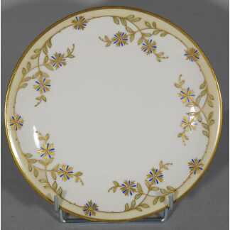 Assiette de collection en porcelaine de Limoges, décor peint à la main bleuets