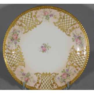 Assiette de collection en porcelaine de Limoges, décor peint à la main façon Corbeille vers 1910