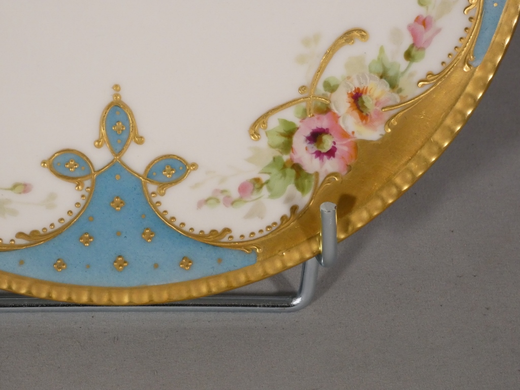 Assiette de collection en porcelaine de Limoges, décor peint à la main façon Sèvres vers 1910 – Image 5
