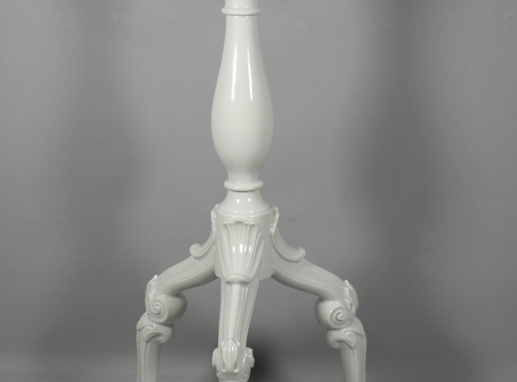 Guéridon en porcelaine blanche de Limoges, style Louis XV, époque 1960 – Image 13