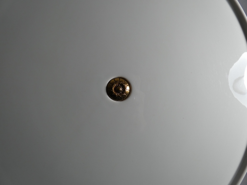 Guéridon en porcelaine blanche de Limoges, style Louis XV, époque 1960 – Image 9