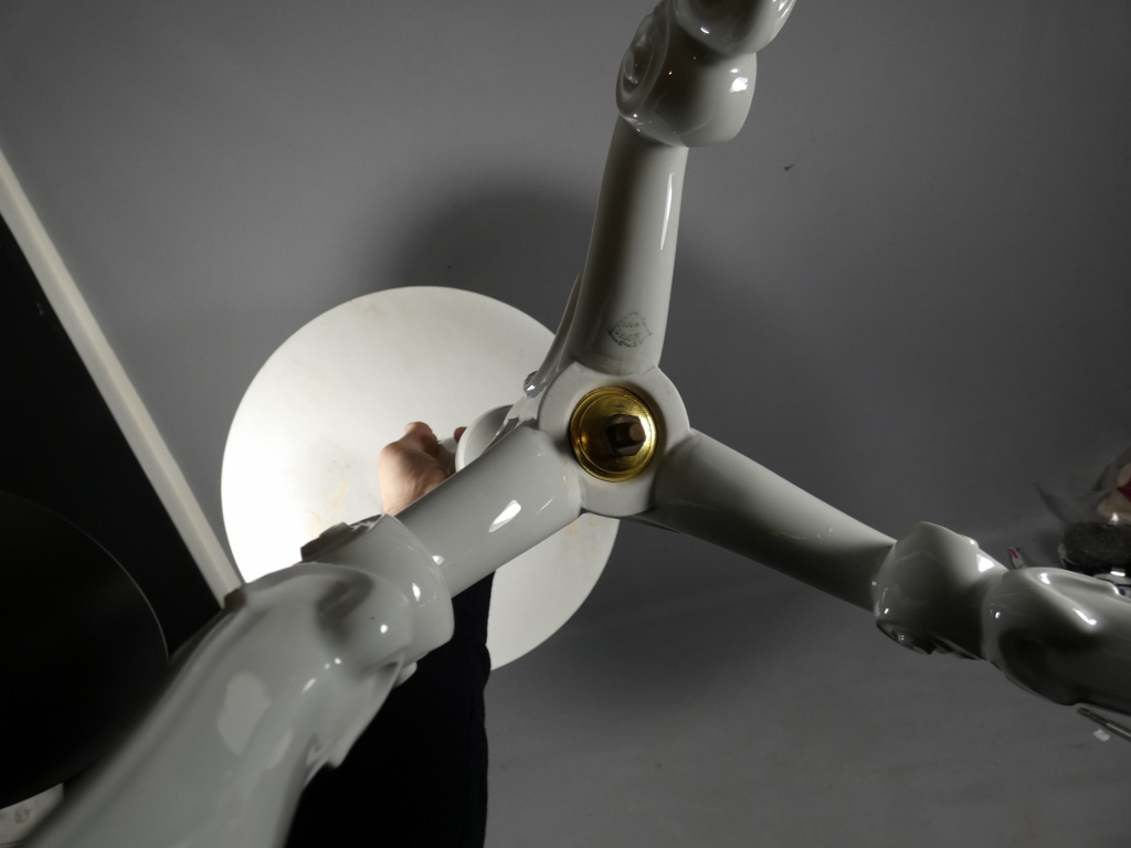 Guéridon en porcelaine blanche de Limoges, style Louis XV, époque 1960 – Image 7