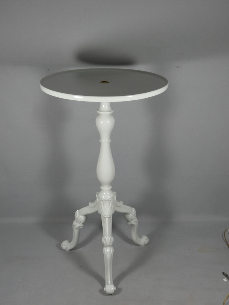 Guéridon en porcelaine blanche de Limoges, style Louis XV, époque 1960 – Image 4