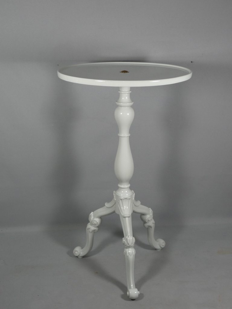 Guéridon en porcelaine blanche de Limoges, style Louis XV, époque 1960