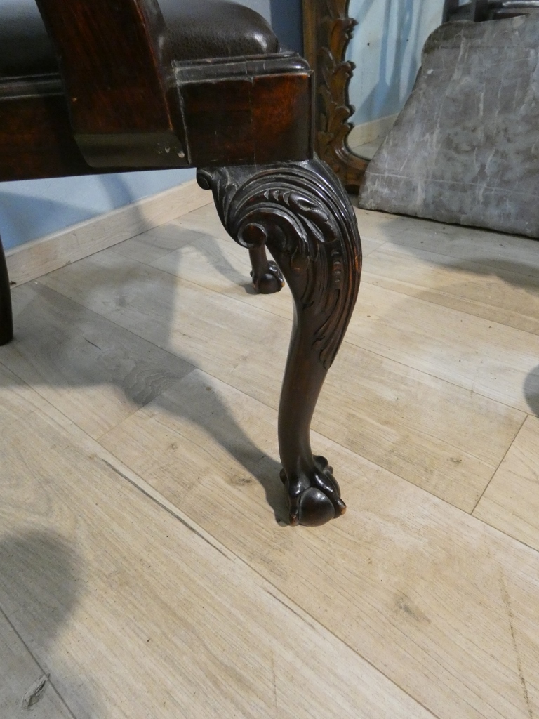 Paire de fauteuils anglais Chippendale en acajou, époque début XX ème – Image 4