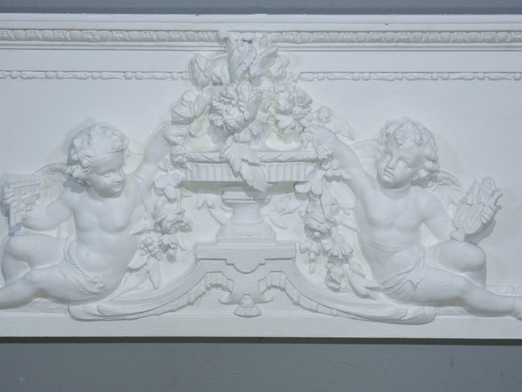 Tête de lit, haut de porte aux angelots en bois et stuc, époque Napoléon III, panneau boiseries – Image 15