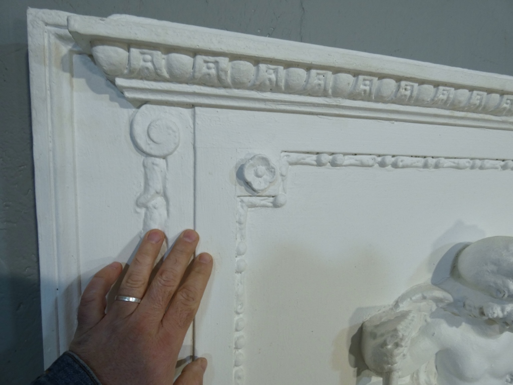 Tête de lit, haut de porte aux angelots en bois et stuc, époque Napoléon III, panneau boiseries – Image 11