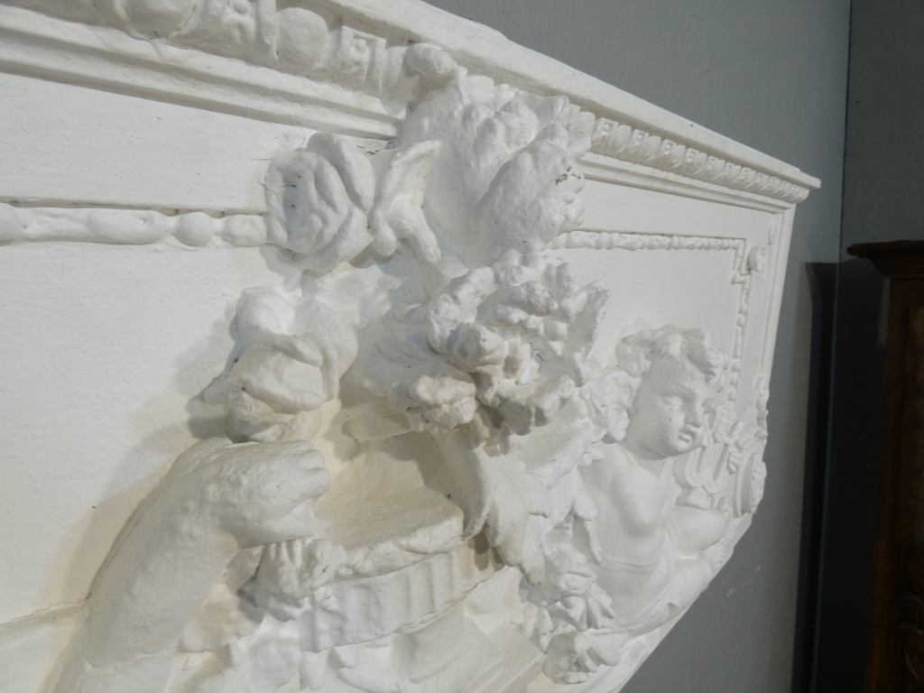 Tête de lit, haut de porte aux angelots en bois et stuc, époque Napoléon III, panneau boiseries – Image 8