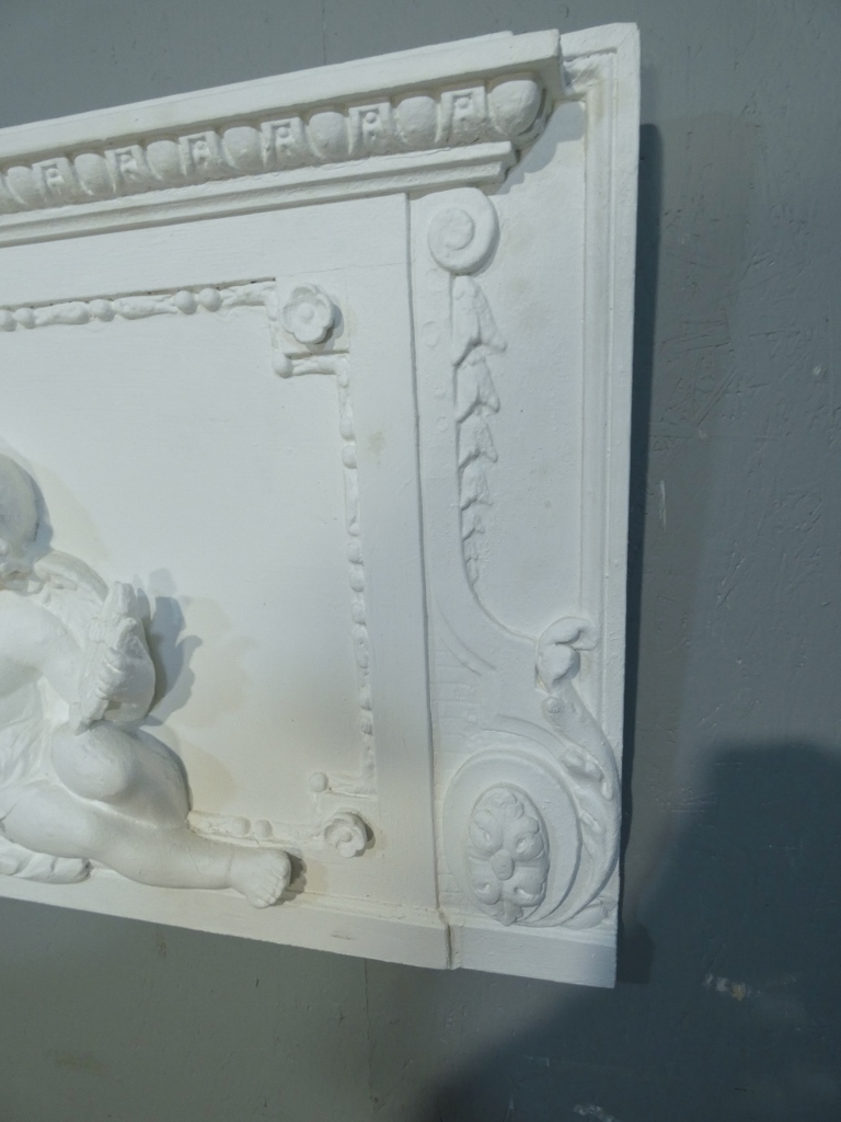 Tête de lit, haut de porte aux angelots en bois et stuc, époque Napoléon III, panneau boiseries – Image 5